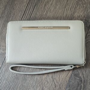 Steve Madden Light Gray Wristlet Wallet Spacious With Card Holders Muted